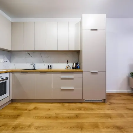 Premium Suite- Center, Capital Towers, Free Parking By Staynest *